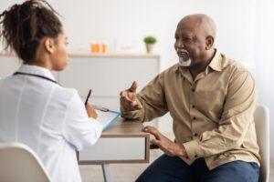 A doctor tells her patient 7 reasons why you should not take semaglutide to make sure he understands the full picture of this medication.